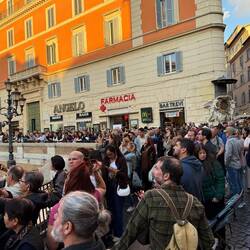 ...nun ja, Rom ist nun mal kein Geheimtipp... ...man muss Rom schon teilen mit den Massen