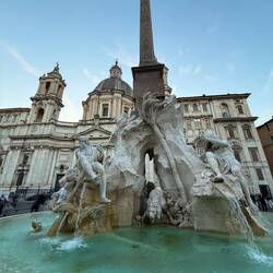 An Brunnen fehlt's Rom wahrlich nicht. Wo die all das Wasser herbekommen?"Fontana dei Quattro Fiumi"