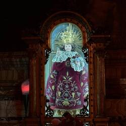 ..vorher Gucci... ...hier s'Christkind in Versace