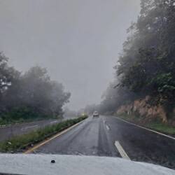 Regen und Nebel auf dem Highway