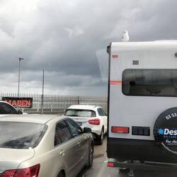 Wachten tot we op de ferry van 10 uur kunnen. Het is niet druk