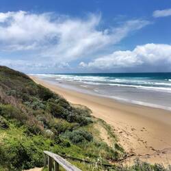 Hier rijden we al langs de oceaan