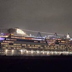 Die AIDAdiva kurz vor der Abfahrt.