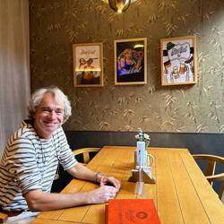 Ich habe nur gegrinst, um Freude vorzutäuschen / I just grinned to fake joy