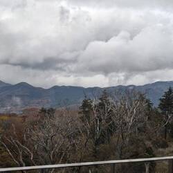 der Wolkenvorhang verdeckt die Bergsicht - auch auf den Fuji