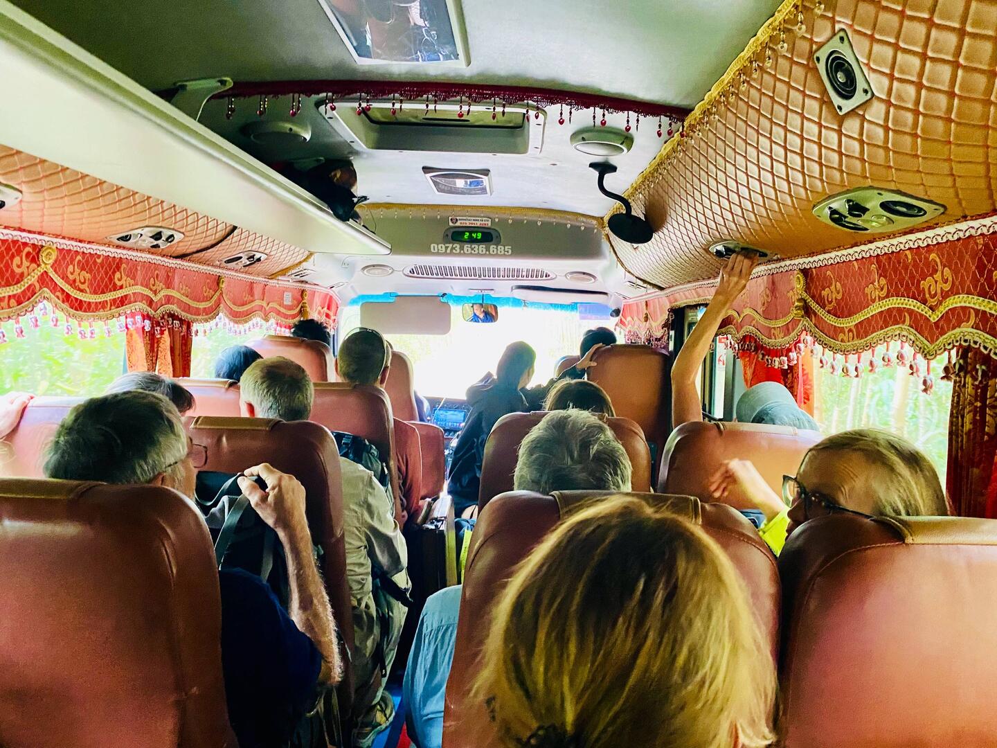 Busfahrt zum Phong Nha-Nationalpark