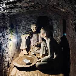 Hier lebten ca. 600 Personen unter der Erde