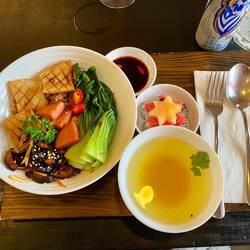 Vegetarisches Menü, sieht gut aus und schmeckt auch so