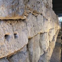 Römische Mauern unter den Parkhaus