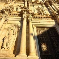 La façade de la cathédrale de plus près 😍