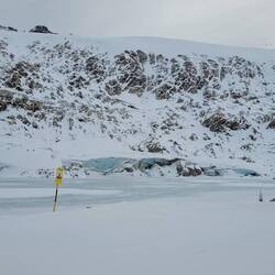 Gletscherkante am See