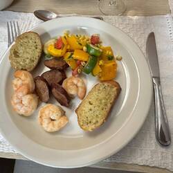 Garlic bread, shrimps, polish sausage, mixed veggies