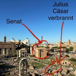 Der Senat tagte in jenem Gebäude und Cäsar wurde dort nach seiner Ermordung verbrannt.
