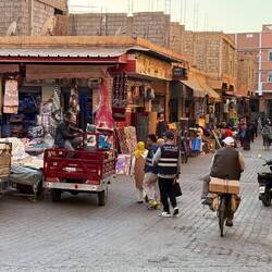 ... und lassen uns mit den Einheimischen treiben