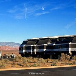 Auch ein schöner Vergleich: Truckerhäuschen gegen Hausboot