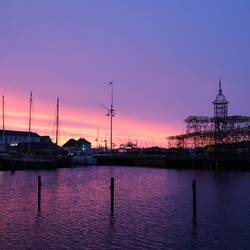 Sonnenaufgang Stege Hafen