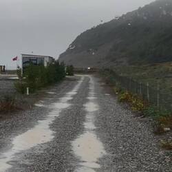 ..die Zufahrt zum ersten Spot am Strand🇦🇱 ist für jedes Fahrzeug gut machbar 👍🏻🚐