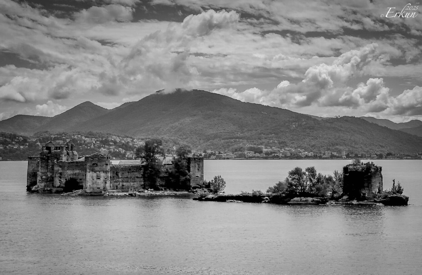 Castelli di Cannero ... drive-by shooting on our way to Cannero Riviera, Italy.