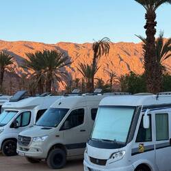 ... ist aber eher nur ein Stellplatz - dafür sind es nur wenige Meter zur Stadt. 6€ die Nacht.