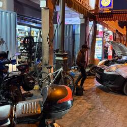 Typisch marokkanische Autowerkstatt