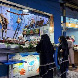 Zoomt mal auf den Fisch im Aushang links 😮