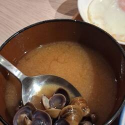 Muschelsuppe zum Frühstück im Hikone-Ryokan