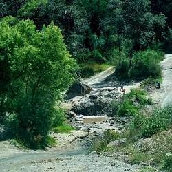 Und dann ist die Brücke weg, wir müssen durch's Wasser