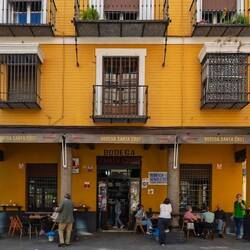 The bodega to get some tapas et une caña
