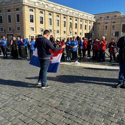 Viele Gruppen aus Osteuropa und dem Balkan. Die Masse...
