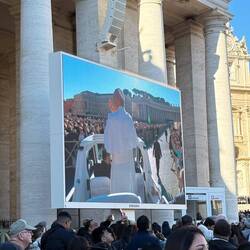 Beim zweiten Mal hingucken, dachte ich das wäre eine ältere Aufzeichnung.