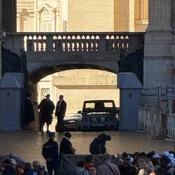 ...und Parkplatzprobleme hat Leo mit seiner G-Klasse (ob die eine grüne Plakette hat?) nicht.