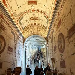 Dann ging's los. Menschen, Menschen, Menschen in allen Sälen und Kanälen.