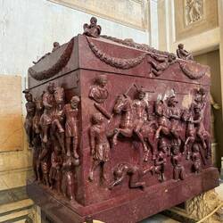 Der Sarkophag der Heiligen Kaiserin Helena. Tolles Teil. Toller Name 😁