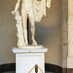 Apollo! Nein, nicht die Rakete, sondern der Gott. Körperlich auch ne 🚀