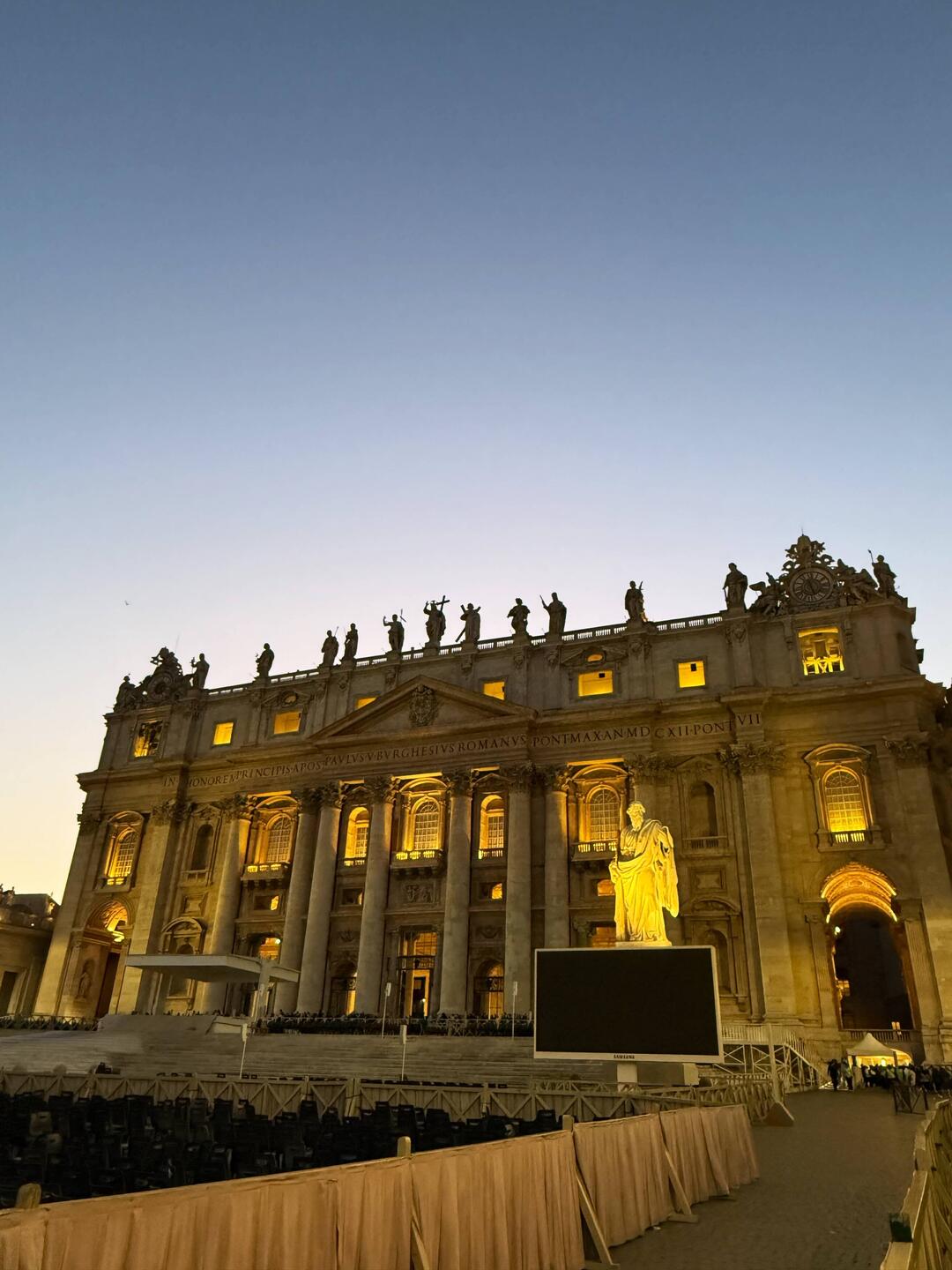 Abends nochmal zu Leos' Hauskappelle. Es war zwar immer noch viel los, aber s' war ertragbar.