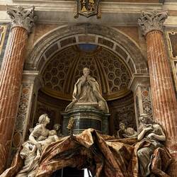 Keine Ahnung aber grandiose Steinmetzarbeit.