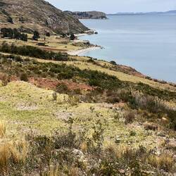 Superb corniche route along the lake
