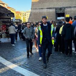 Der guckte ernst, war aber ein Netter. Aufgabe: Einreihen der "Schäfchen" in die richtige Reihe.