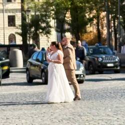 Eines der Hochzeitspaare von der Bühne. War das echt? Oder was steckt dahinter?