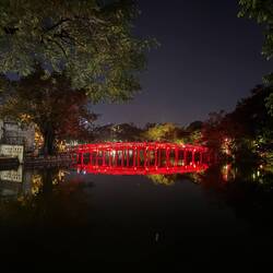 Direkt vor unserem Hotel der Ho Hoàn Kien.