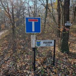 Scheinbar gibt es hier wirklich einen Vulkan (einen erloschenen natürlich).