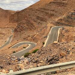 Diese Strecke ist optisch ein echtes Erlebnis! Wir kurven jetzt runter ...