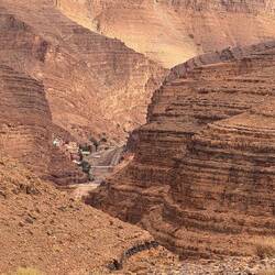 ... bis zu dem kleinen Ort (müsst ihr im Bild rein zoomen)