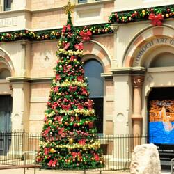 Oude gemeentehuis, met nu een Art centrum en info centrum en zoiets