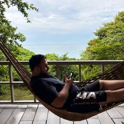 Unsere Terasse hat eine Hängematte und Mega Ausblick