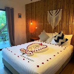 Unser Bett wurde dekoriert 🥹