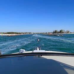 Obligatory 'here's us arriving at the marina' photo