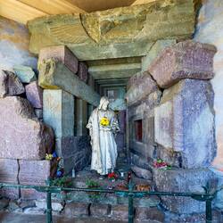 Statue of Christ with Egyptian symbology on the walls ... Pallanza Cemetery — Verbania, Italy.