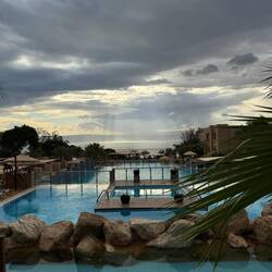 Alte Beduinen Wetterregel: Fällt Wasser vom Himmel am Toten Meer, schneit's in Grönland sehr!