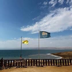 Gelb: Gefährliche Brandung. Schwimmen wird nicht empfohlen. -aber auch nicht verboten-